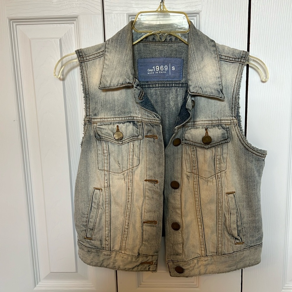 Sleeveless denim jacket/vest